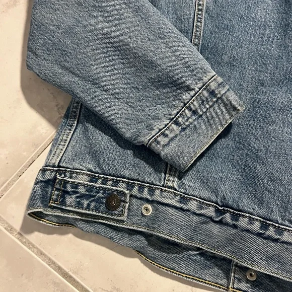 Levi’s Sherpa Trucker Distressed Wash Denim Jacket M - Picture 7 of 16